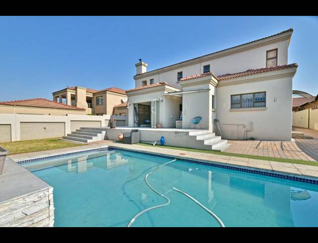 4 BEDROOM HOUSE FOR SALE IN LIEFDE EN VREDE